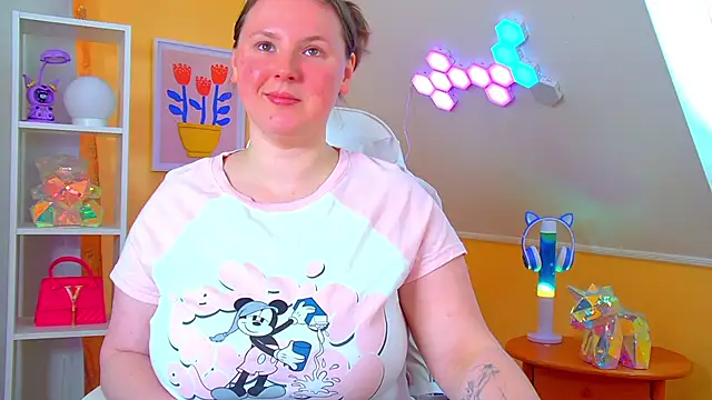 MelodyMoores online show from April 22, 2026, 6:38 am