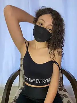 Ravennaaaaa online show from May 17, 2026, 7:54 pm