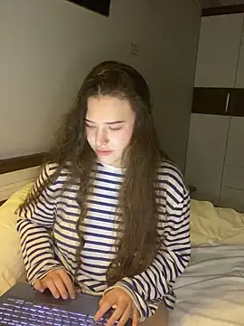 KristieKitty online show from April 19, 2026, 9:08 am