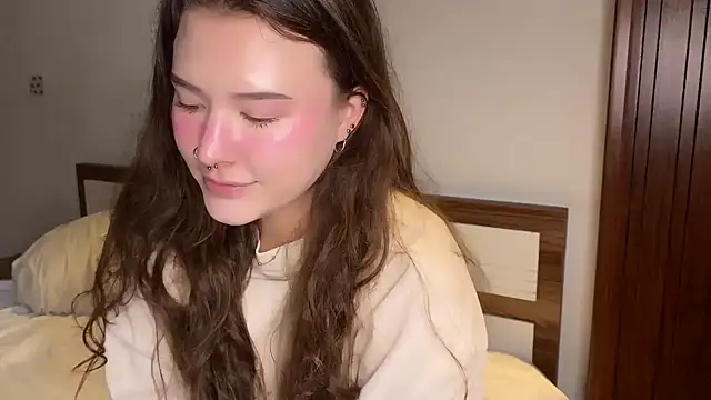 KristieKitty online show from May 6, 2026, 1:25 am