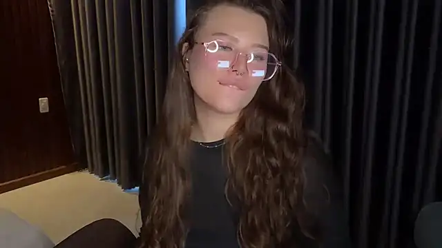 KristieKitty online show from May 16, 2026, 10:52 pm