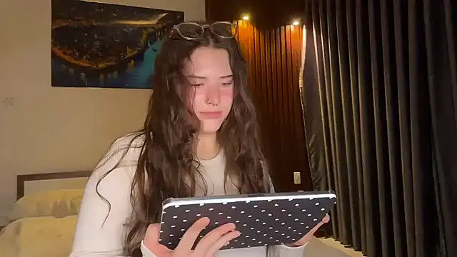 KristieKitty online show from May 18, 2026, 6:36 pm