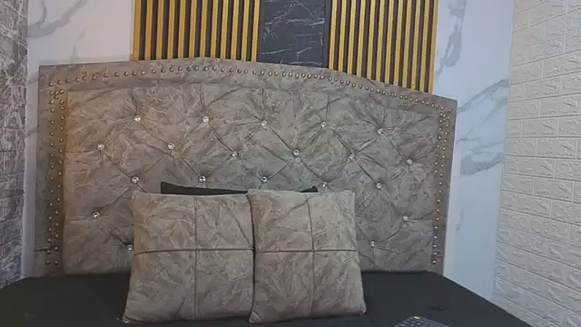 LyraenBlue online show from June 10, 2026, 2:38 pm