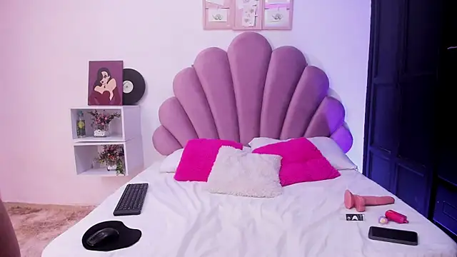 RosieCharm online show from April 6, 2026, 10:22 pm