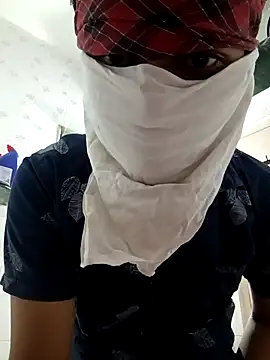 Hunter 372 online show from April 17, 2026, 6:44 pm