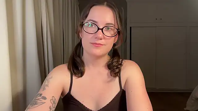 Snapshot of summerxo chatting on June 2, 2026, 5:42 am summerxo online show from June 2, 2026, 5:42 am