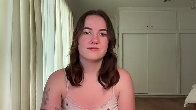 Snapshot of summerxo chatting on June 6, 2026, 8:24 pm summerxo online show from June 6, 2026, 8:24 pm