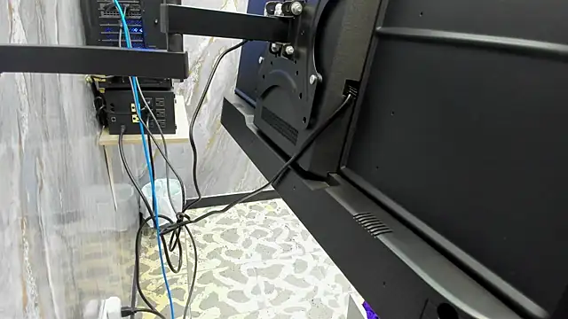 Milf Drip online show from April 6, 2026, 12:39 pm