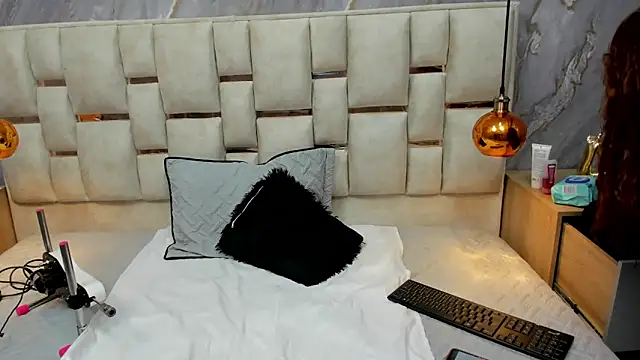 Milf Drip online show from May 14, 2026, 12:45 pm