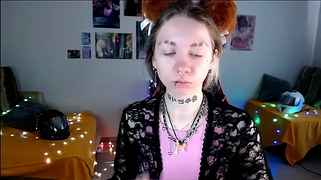 Nica Kawaii online show from May 20, 2026, 12:11 pm