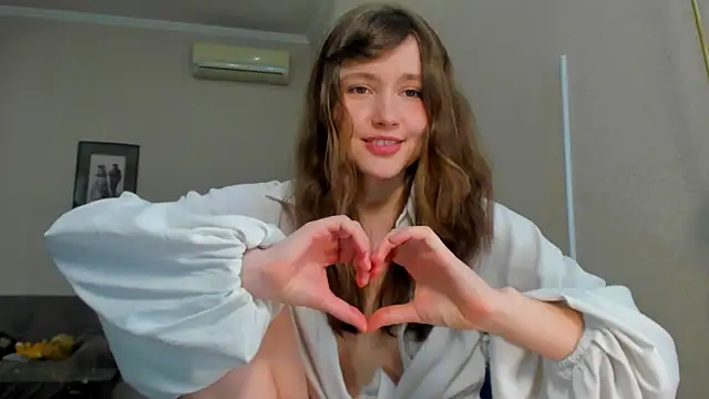 Snapshot of MaryannSofts chatting on May 6, 2026, 12:54 pm MaryannSofts online show from May 6, 2026, 12:54 pm