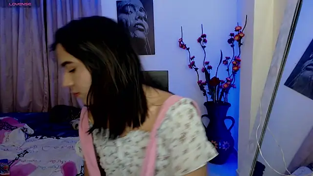 Candyy doll   online show from March 9, 2026, 8:18 am