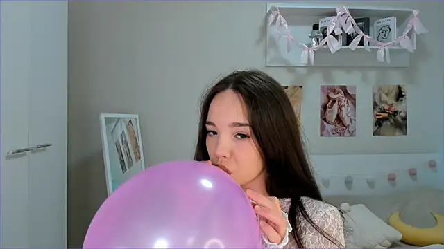 Snapshot of Milly_Lane chatting on March 28, 2026, 3:28 am Milly Lane online show from March 28, 2026, 3:28 am