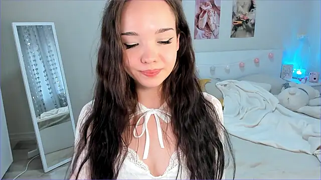 Snapshot of Milly_Lane chatting on March 31, 2026, 3:19 am Milly Lane online show from March 31, 2026, 3:19 am