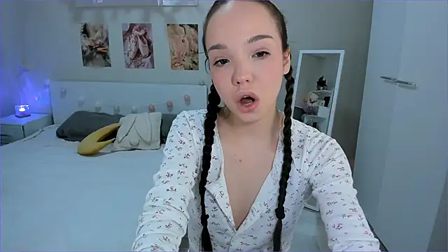 Snapshot of Milly_Lane chatting on April 11, 2026, 3:11 am Milly Lane online show from April 11, 2026, 3:11 am