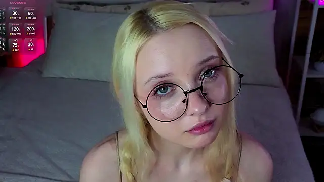 TwilaDona online show from March 9, 2026, 1:31 am