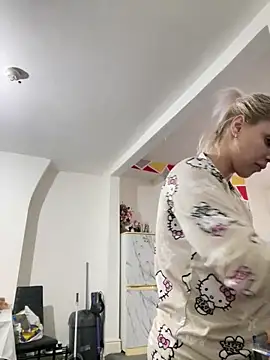 Giullyaxxx online show from March 8, 2026, 3:38 pm