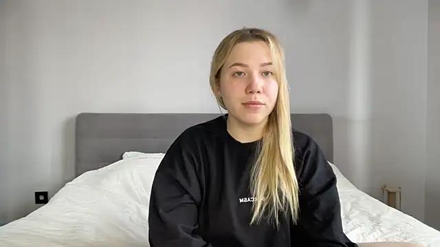 Snapshot of alyrasun chatting on May 15, 2026, 7:04 am alyrasun online show from May 15, 2026, 7:04 am