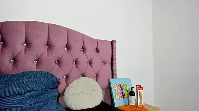 Liz Grettel online show from April 16, 2026, 9:39 pm