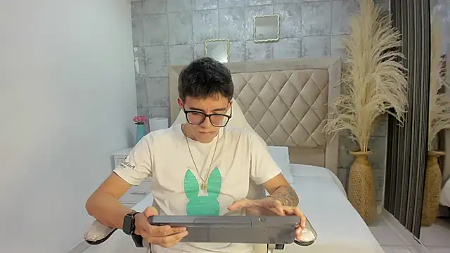 TylerCross  online show from March 20, 2026, 8:35 pm