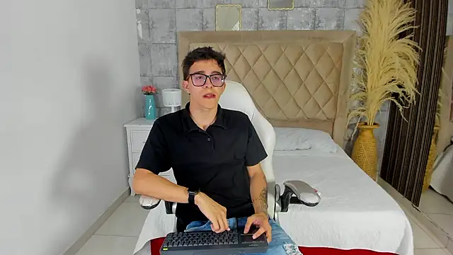 TylerCross  online show from March 23, 2026, 8:13 pm