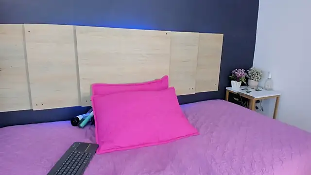 Em1ly jones online show from March 16, 2026, 12:53 pm