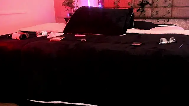 Vickmoon online show from April 4, 2026, 8:39 pm