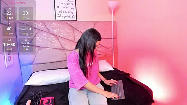 Amara Velle online show from May 12, 2026, 1:08 pm