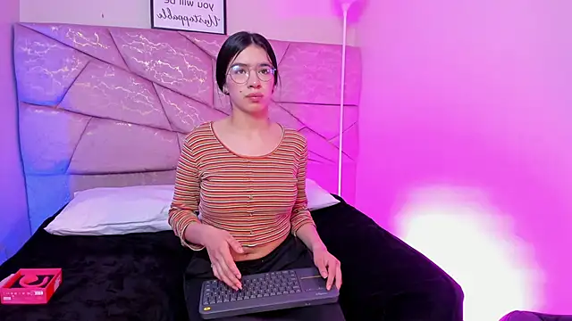 Amara Velle online show from May 29, 2026, 12:58 pm
