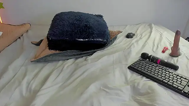 tatianasquirthot online show from April 16, 2026, 9:39 pm