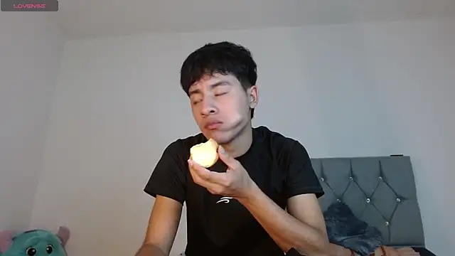 Snapshot of Sebas_fire4 chatting on May 19, 2026, 10:38 pm Sebas fire4 online show from May 19, 2026, 10:38 pm