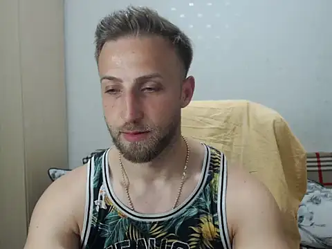 Snapshot of BlondEagleMuscle chatting on June 6, 2026, 10:14 pm BlondEagleMuscle online show from June 6, 2026, 10:14 pm