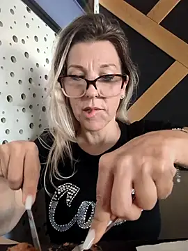 ManuelaX online show from April 26, 2026, 12:14 pm