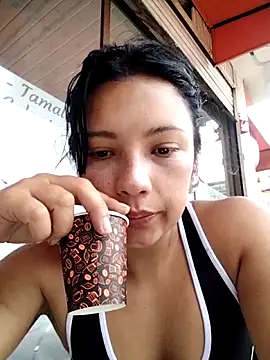 Marianaxc online show from April 13, 2026, 2:33 pm