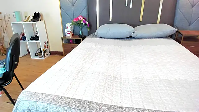 SofiiMontes online show from April 6, 2026, 12:06 pm