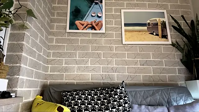 LaraDraggoo online show from March 21, 2026, 7:39 pm