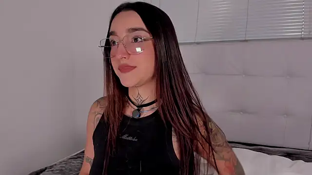 Snapshot of Emily_Rousess chatting on July 10, 2026, 11:18 pm Emily Rousess online show from July 10, 2026, 11:18 pm