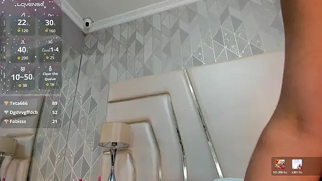 ZairaRogue online show from April 18, 2026, 7:07 pm