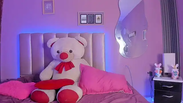 nikkita dragon  online show from April 12, 2026, 8:14 pm