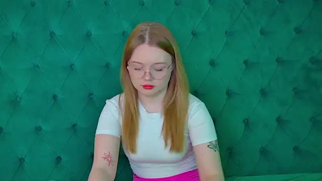 ElinaVale online show from April 23, 2026, 5:04 pm