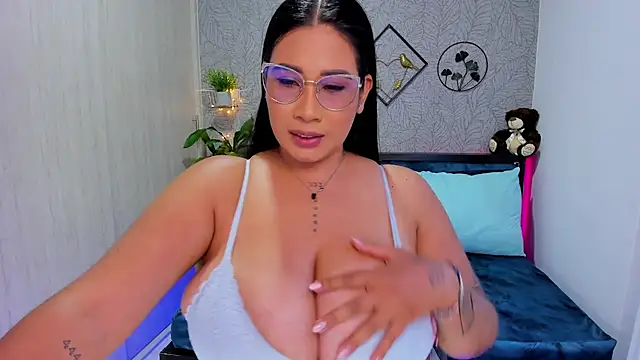 Snapshot of Tefavega-1 chatting on August 5, 2026, 11:17 pm Tefavega-1 online show from August 5, 2026, 11:17 pm