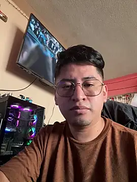 Snapshot of GoldenM95 chatting on April 9, 2026, 8:36 pm GoldenM95 online show from April 9, 2026, 8:36 pm