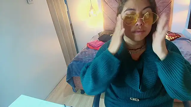 Amanda Fox   online show from April 12, 2026, 12:54 pm