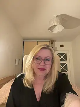 JanieLight53 online show from May 22, 2026, 8:58 pm