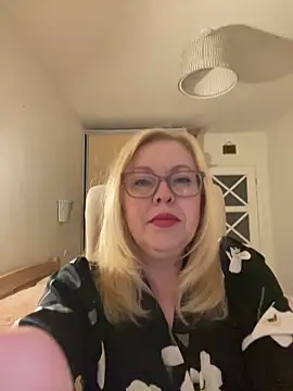 JanieLight53 online show from May 26, 2026, 7:54 pm