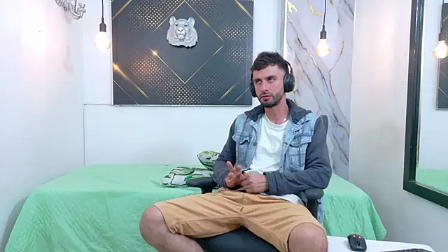 KingOfTemptation online show from June 10, 2026, 4:01 am