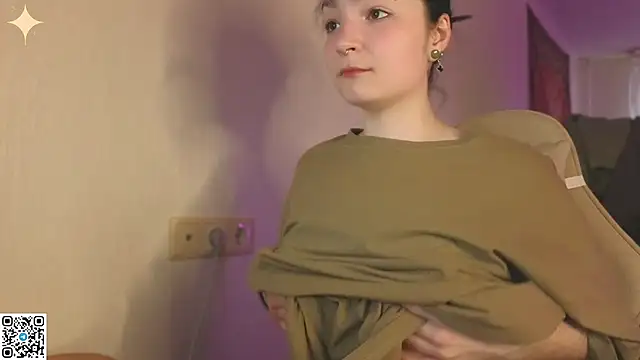 Snapshot of Luna_Moon13 chatting on April 16, 2026, 12:44 am Luna Moon13 online show from April 16, 2026, 12:44 am