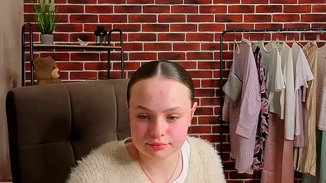 Snapshot of CarollScottt chatting on April 3, 2026, 2:37 pm CarollScottt online show from April 3, 2026, 2:37 pm