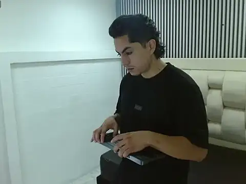 Alex Wolft online show from March 26, 2026, 12:22 pm