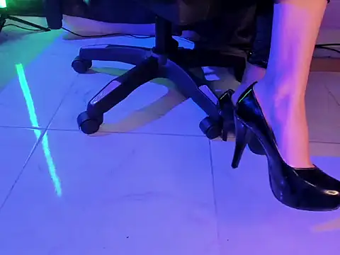 LadyIvanna online show from April 10, 2026, 4:44 pm